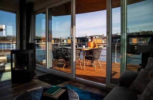 Klitten Boat Rental | Hausboot Malibu Sunrise