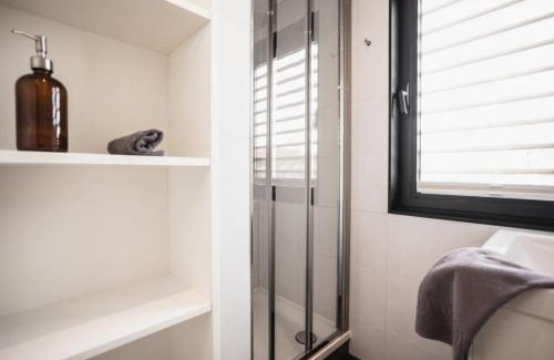 Peenemuende Boat Rental | Hausboot Paradise - LP9