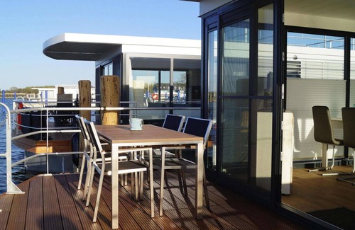 Ribnitz-Damgarten Boat Rental | Hausboot Schwimmendes Haus in Ribnitz-Damgarten