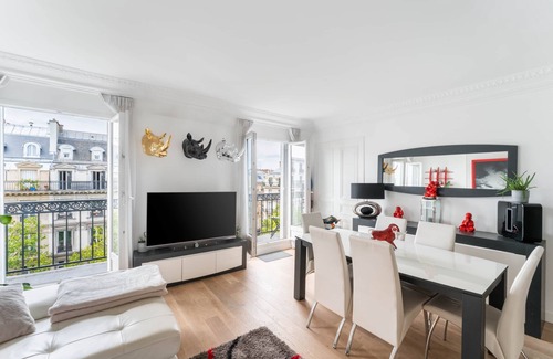 Arts-et-Metiers Apartment | Haussmannian apartment - top floor