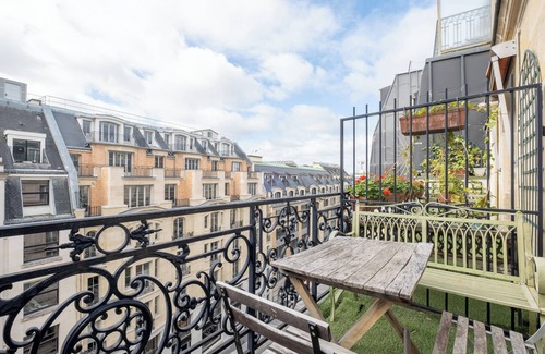 8th Arrondissement Apartment | Haussmannian Heights, by Veeve