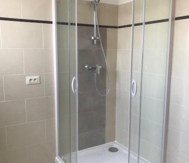 Carnoux-en-Provence Apartment | Haut de maison tout confort avec jardin et balcons