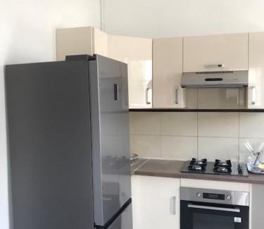 Carnoux-en-Provence Apartment | Haut de maison tout confort avec jardin et balcons