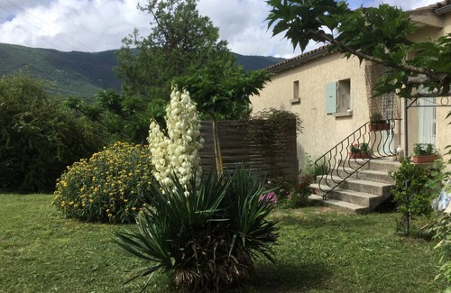 Cereste Cottage | Haute-Provence, charming gîte at the foot of the Grand Luberon