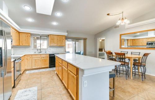 Lake Havasu City House | HavaCarefree Stay Pool Central 2 En-Suites