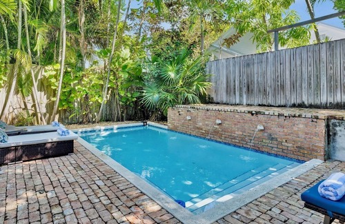 Key West Historic District House | *HAVANA HOUSE @ OLD TOWN* Elegant Cottage Near Duval + LAST KEY SERVICES.