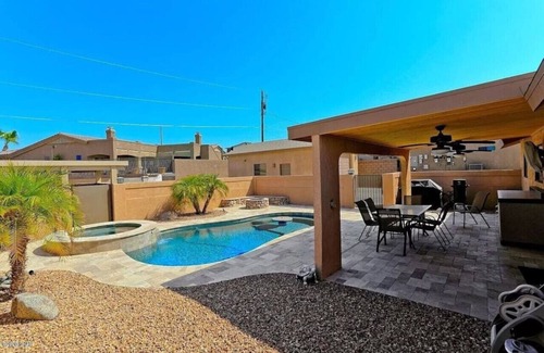 Lake Havasu City House | HavaRelaxing Stay | Pool | Spa | 7minToBridge