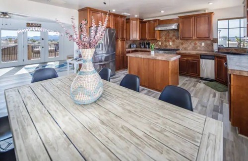Lake Havasu City House | Havasu Oasis ~ Pool & Hot Tub! Sleeps 17! BOOK now for Summer & Fall!
