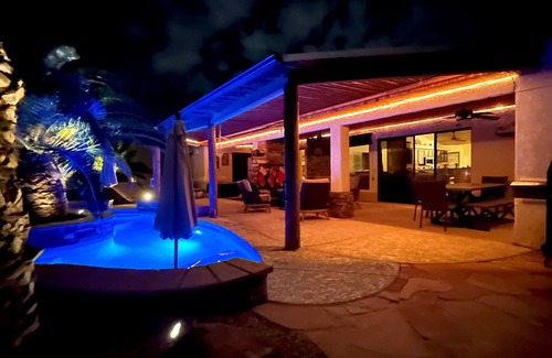 Lake Havasu City House | Havasu Sunset Hideaway - Swim up Pool Bar|Firepit