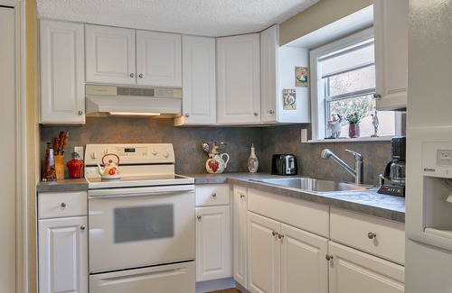 Crystal River House | HAVE IT ALL with floating dock, commercial icemaker and deepest canal in town!