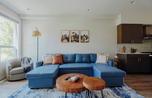White Center House | Haven at Greenbridge: Near SEA Airport & Downtown Seattle