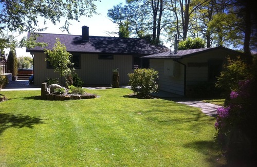 Roberts Creek House | 'Haven' awaits you with the best of everything at this beach-front cottage.