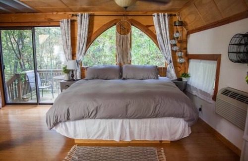 Mills River Cabin | Haven Cabin- Pond, Outdoor Fireplace & Trails!