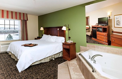 Thomaston House | Haven for a Lover's Getaway! Free Breakfast