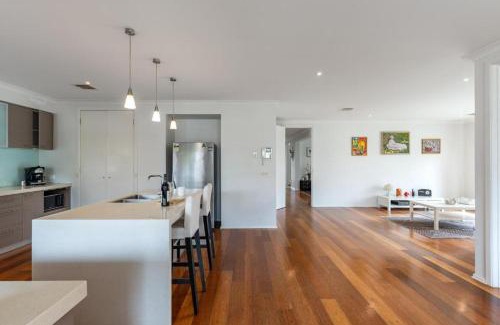 Narre Warren South House | Haven Home Art Spring