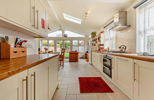 New Forest District House | Haven House Beautiful Lymington Home with Garden & Annex