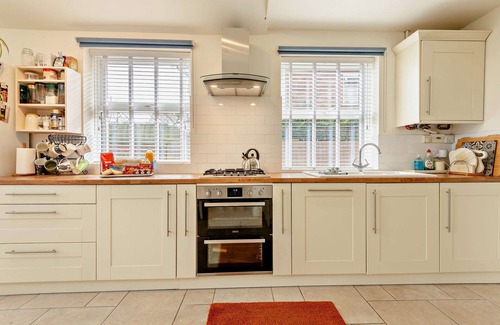 New Forest District House | Haven House Beautiful Lymington Home with Garden & Annex