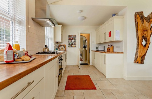New Forest District House | Haven House Beautiful Lymington Home with Garden & Annex