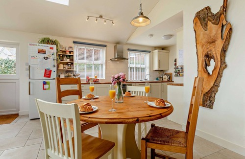 New Forest District House | Haven House Beautiful Lymington Home with Garden & Annex