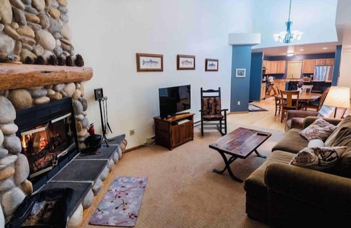 Big Sky Condo | Haven in Big Sky w/Views and Hot Tub- Town Center