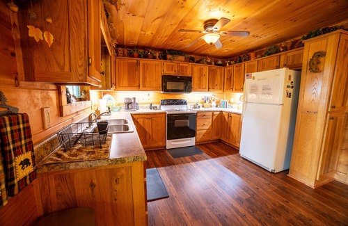 Murphy Cabin | Haven in the Hills! Spectacular Views, River Access, & 5-Star Amenities!