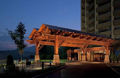Gatlinburg Hotel | Haven of Indulgent Relaxation! 2 Relaxing Units, Pet-friendly!
