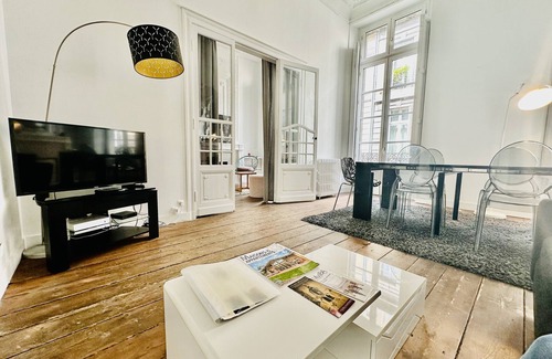 Bordeaux City Centre Apartment | haven of refinement in the Golden Triangle