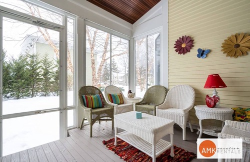 Grand Haven House | Haven on Howard - Monthly Booking Great Location