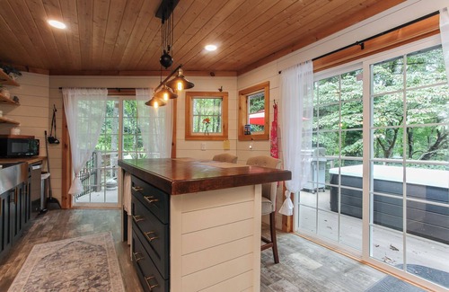 Sylva Cabin | Haven on The Creek- Sylva NC