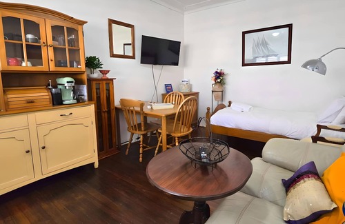 Cronulla Apartment | Haven Retreat: Walk to Beach & Cronulla Golf Club - Sleeps 3