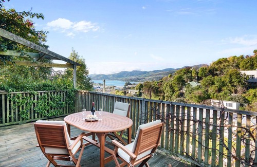 Stepneyville House | HAVEN VIEWS - NELSON HOLIDAY HOME, family friendly in Nelson