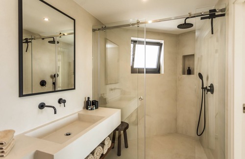 Almocageme Villa | Haven Villa by CadenzLux