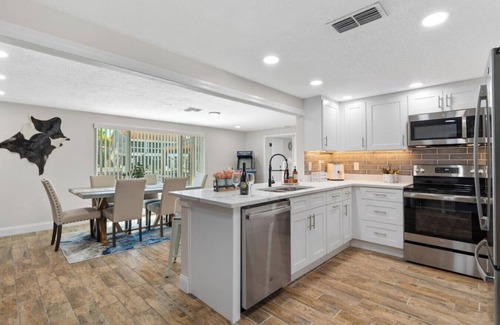 Hudson Beach Estates Villa | Haven Waterfront Walk to Beach, Pool, Kayak, Games