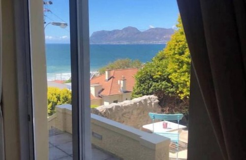 Redhill Villa | Havenzicht ❤ heavenly ocean views ❤ BBQnn