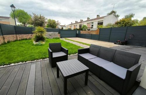 Saint-Quentin-en-Yvelines Apartment | Havre de Paix avec Jardin privatif et Parking Gratuit à 15 min de Versailles