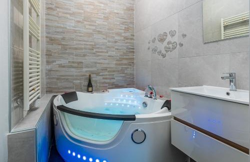 Asnieres-sur-Seine Apartment | Havre de Paix Jacuzzi