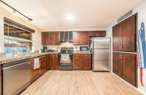 Oro Valley House | Hawaiian Inspired 3BR: Relaxation Near Events!