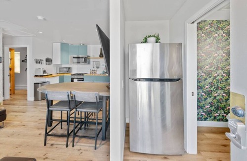 Stockton Hotel | Hawaiian Lof.t w/Vinyl Player. Speakeasy included