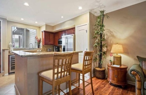 Kamuela Villa | Hawaiian-Style Garden View 2-Br Villa, Ground Floor AC Kitchen & Beach Club Pass