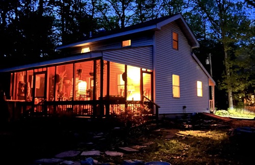 Pond Eddy Cottage | HAWK & BEAR – cozy cottage in nature with cowboy pool, 20+ mins to Bethel Woods.