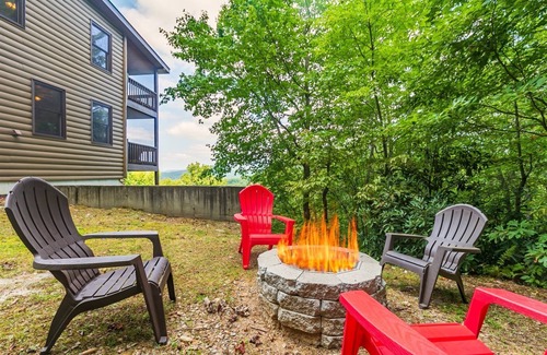 Ridgeline Vistas Cabin | Hawk's Hideaway- Blue Ridge GA