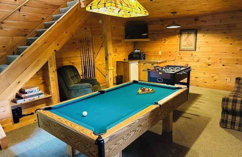 Morganton Cabin | Hawk's View-a piece of Southern Comfort
