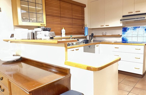 Hawker House | Hawker 4BR House(Air-Con, WiFi, Netflix, Parking)