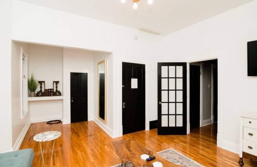 Jefferson City House | Hawkin's House Upper Suite Downtown Jefferson City