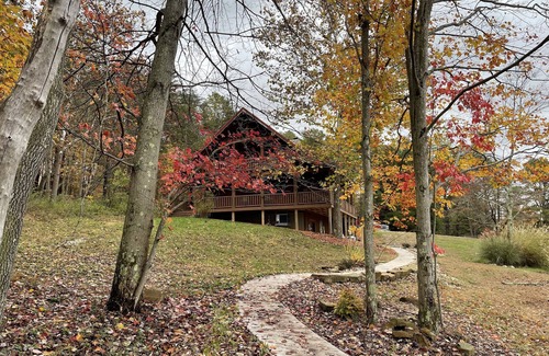 Laurelville House | Hawking Pond Cabin - Located in Hocking Hills, Ohio.