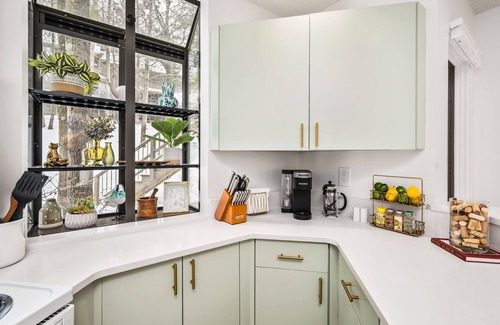 Maple City Condo | Hawks Nest Hideaway - 2 Bed 2 Bath - Screened In Deck