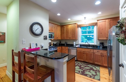 Bear Lake Reserve Cabin | Hawks Nest - Resort Home In Bear Lake, Lake Club Access, Pet Friendly