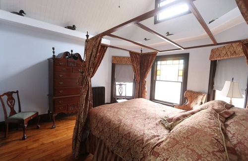 White Mills House | Hawley/Lake Wallenpaupack Area Beautiful Victorian With Hot Tub!