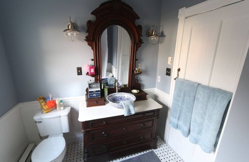 White Mills House | Hawley/Lake Wallenpaupack Area Beautiful Victorian With Hot Tub!