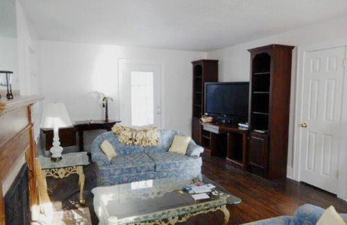 Decatur Cottage | Haworth Cottage 2 blks to Millikin University